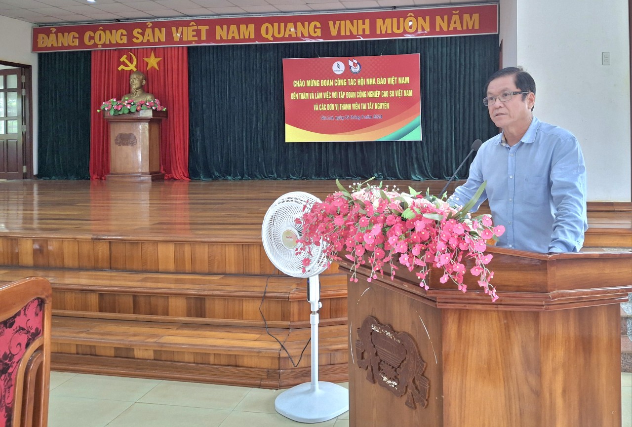 Thăm tại Công ty TNHH MTV Cao su Chư Păh